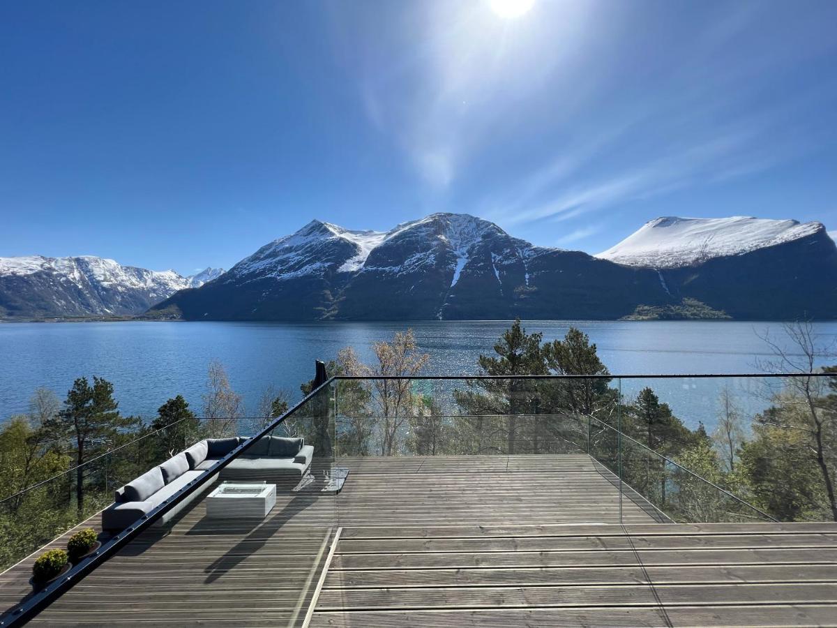 Villa Kristina / Andalsnes Torvik Экстерьер фото