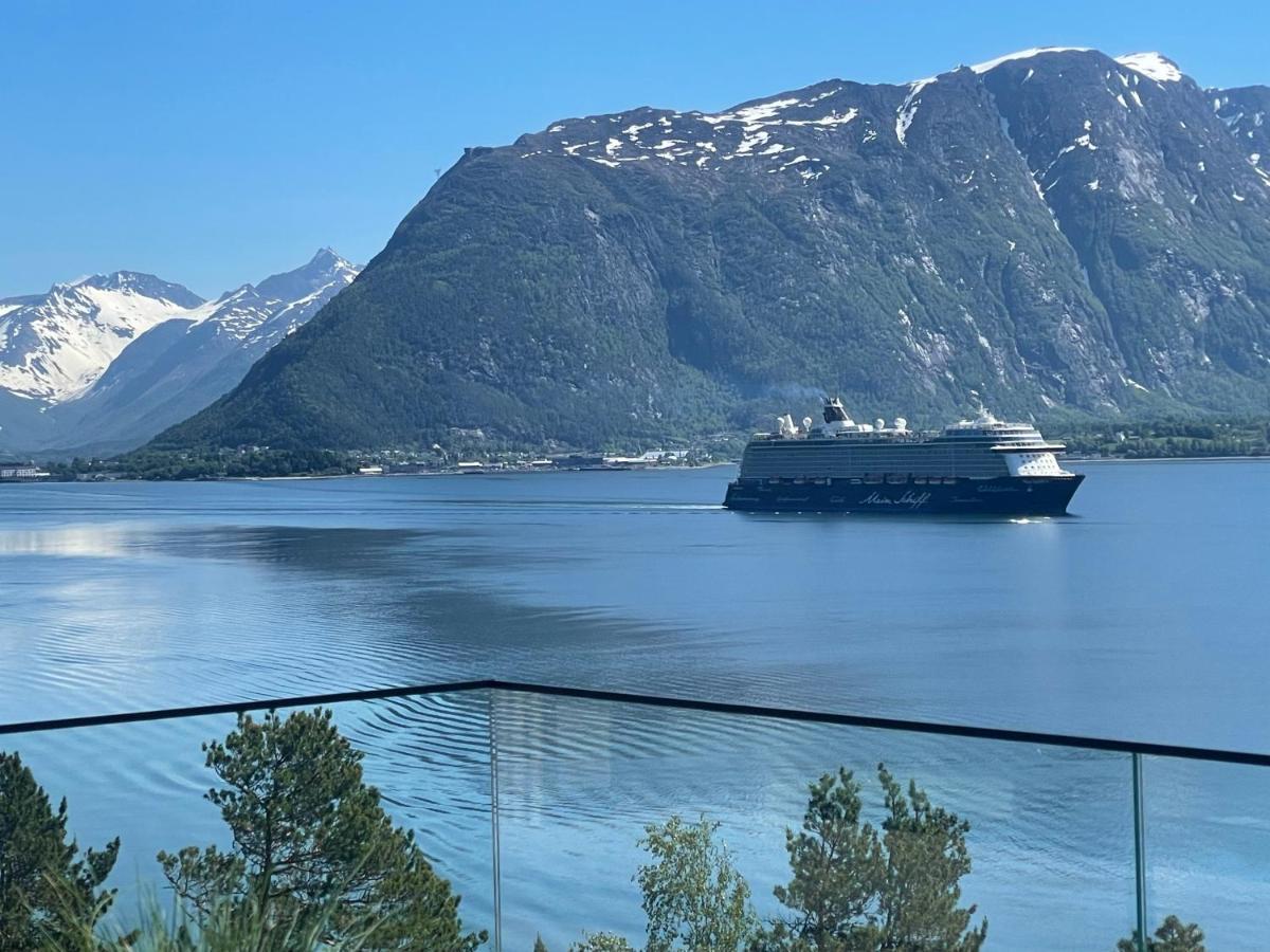 Villa Kristina / Andalsnes Torvik Экстерьер фото
